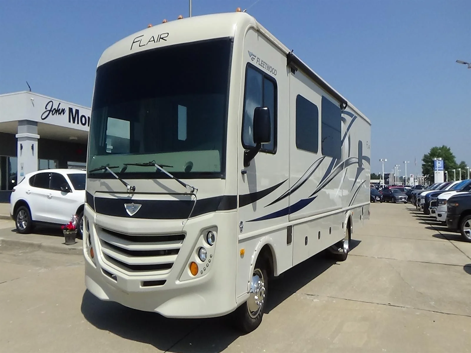 Used 2016 Tan Ford Fleetwood Flair image 3