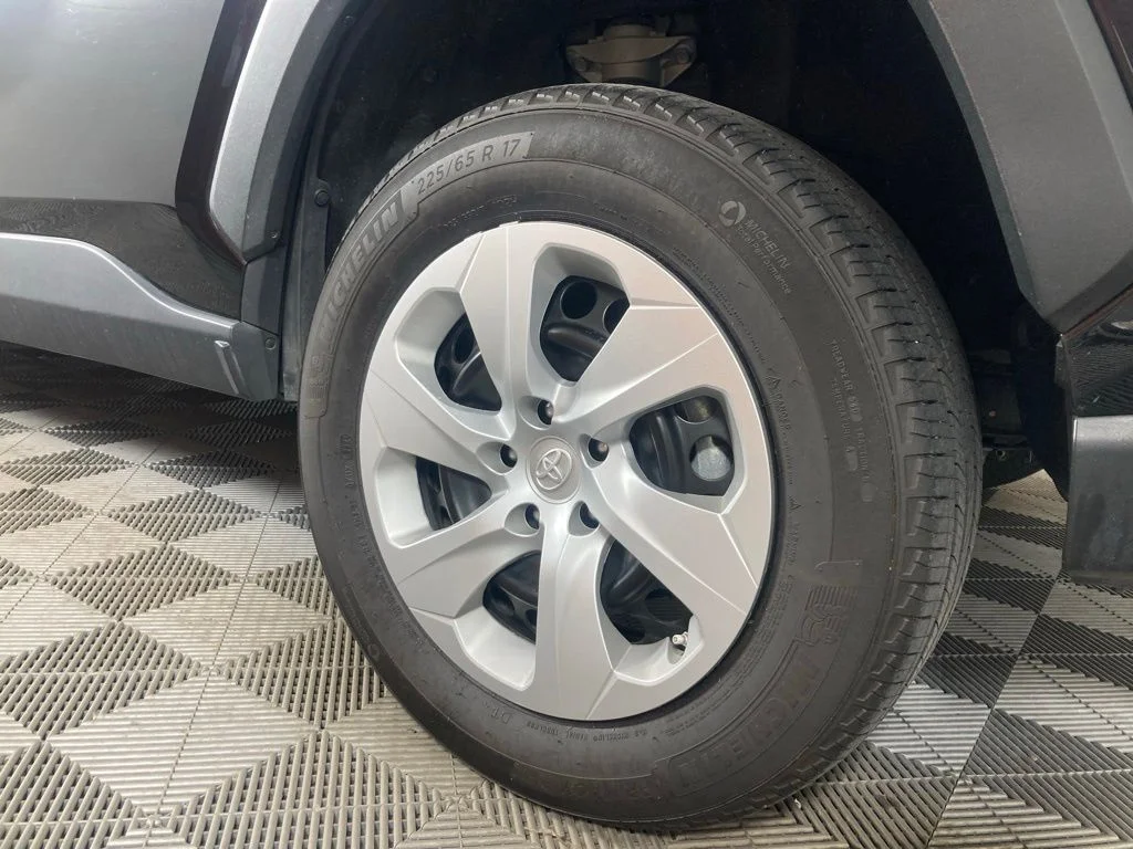 2024 Toyota RAV4 LE - Photo 21