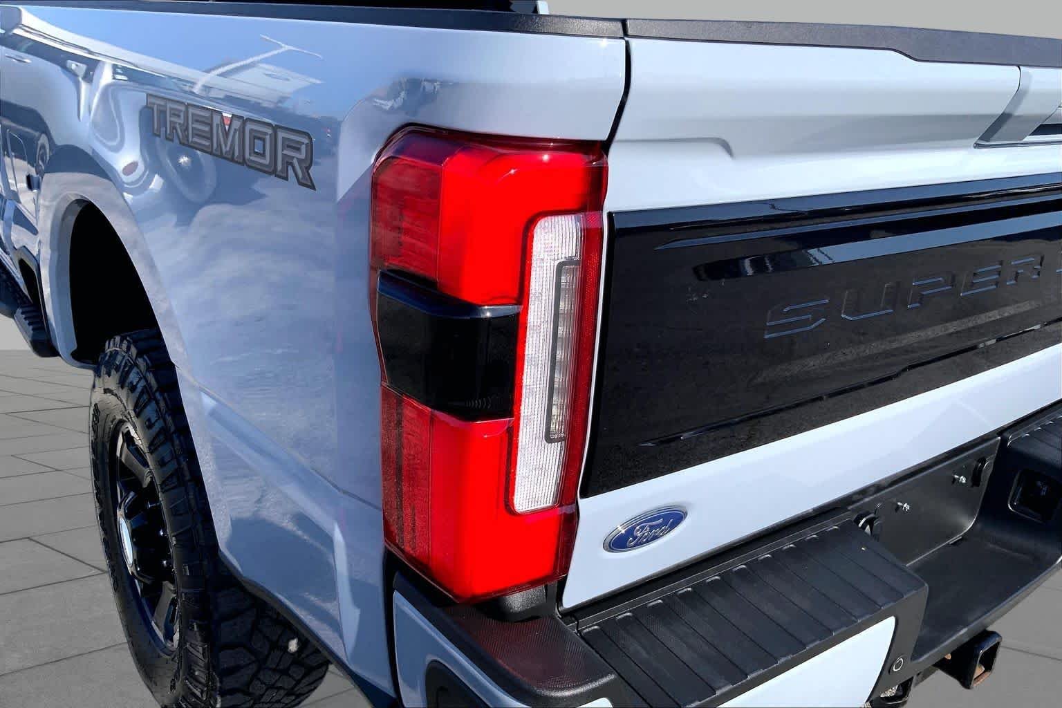 Used 2025 Glacier Gray Metallic Tri-Coat Ford Platinum image 26