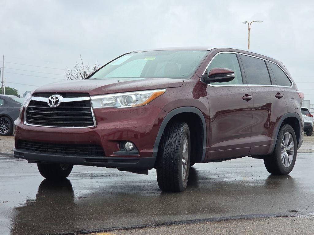 Used 2015 Ooh La La Rouge Mica Toyota XLE V6 image 21