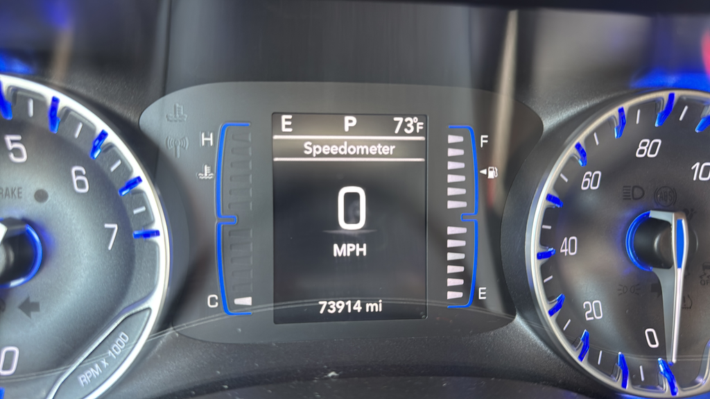 Used 2018 Silver Chrysler Touring L image 17