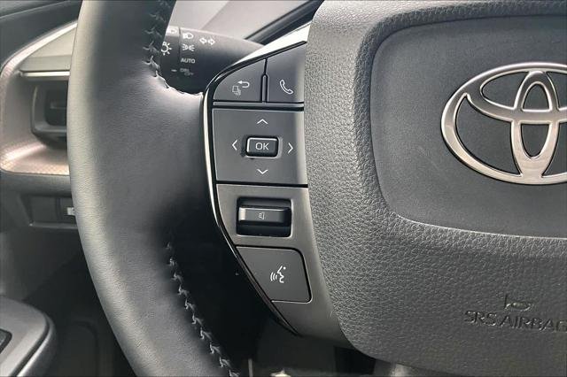 Certified Used 2025 WIND CHILL PEARL Toyota  image 23