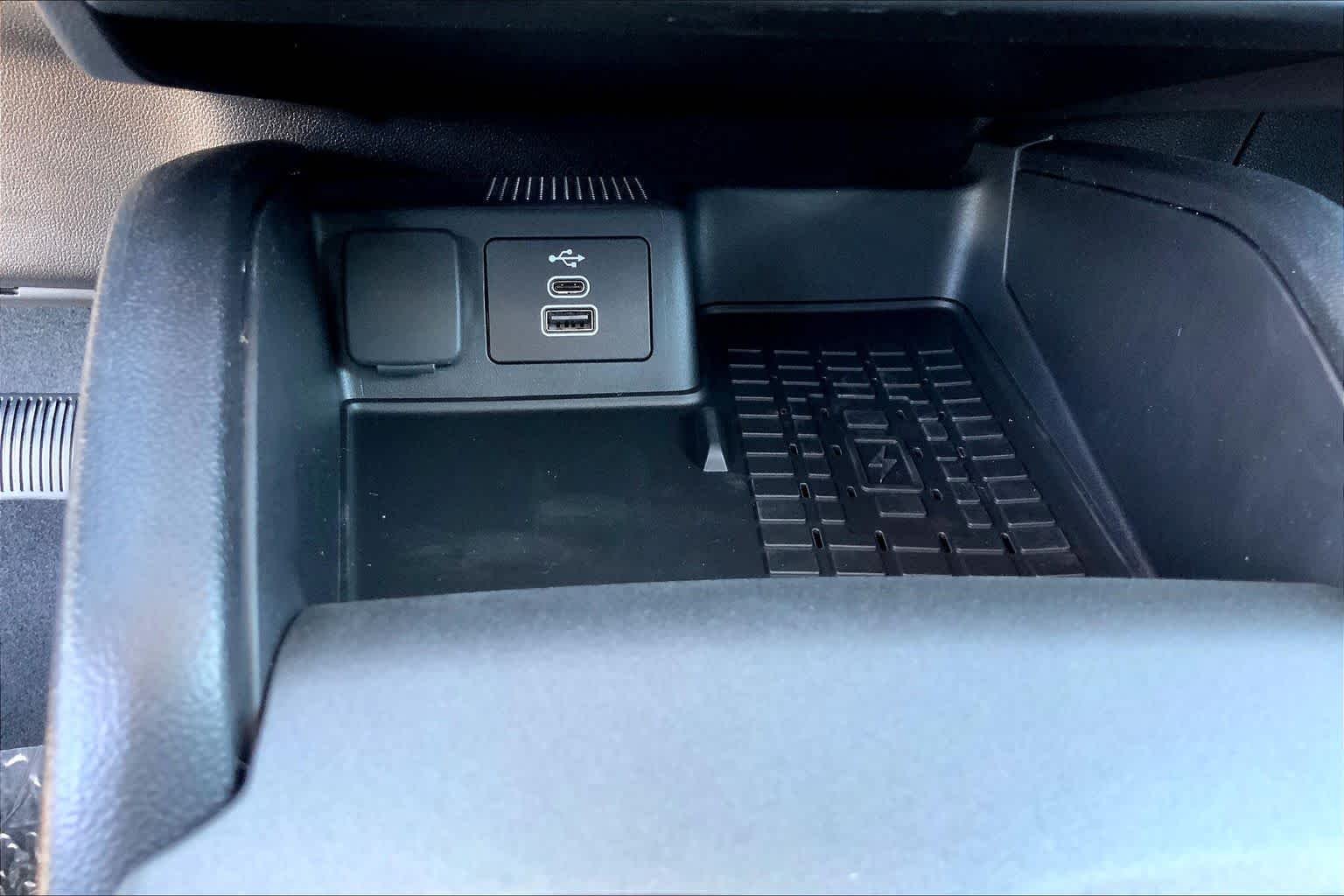 New 2025 Carbonized Gray Metallic Ford Outer Banks® image 19