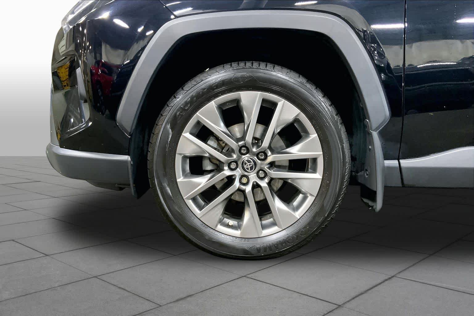 Used 2023 Midnight Black Metallic Toyota XLE Premium image 11