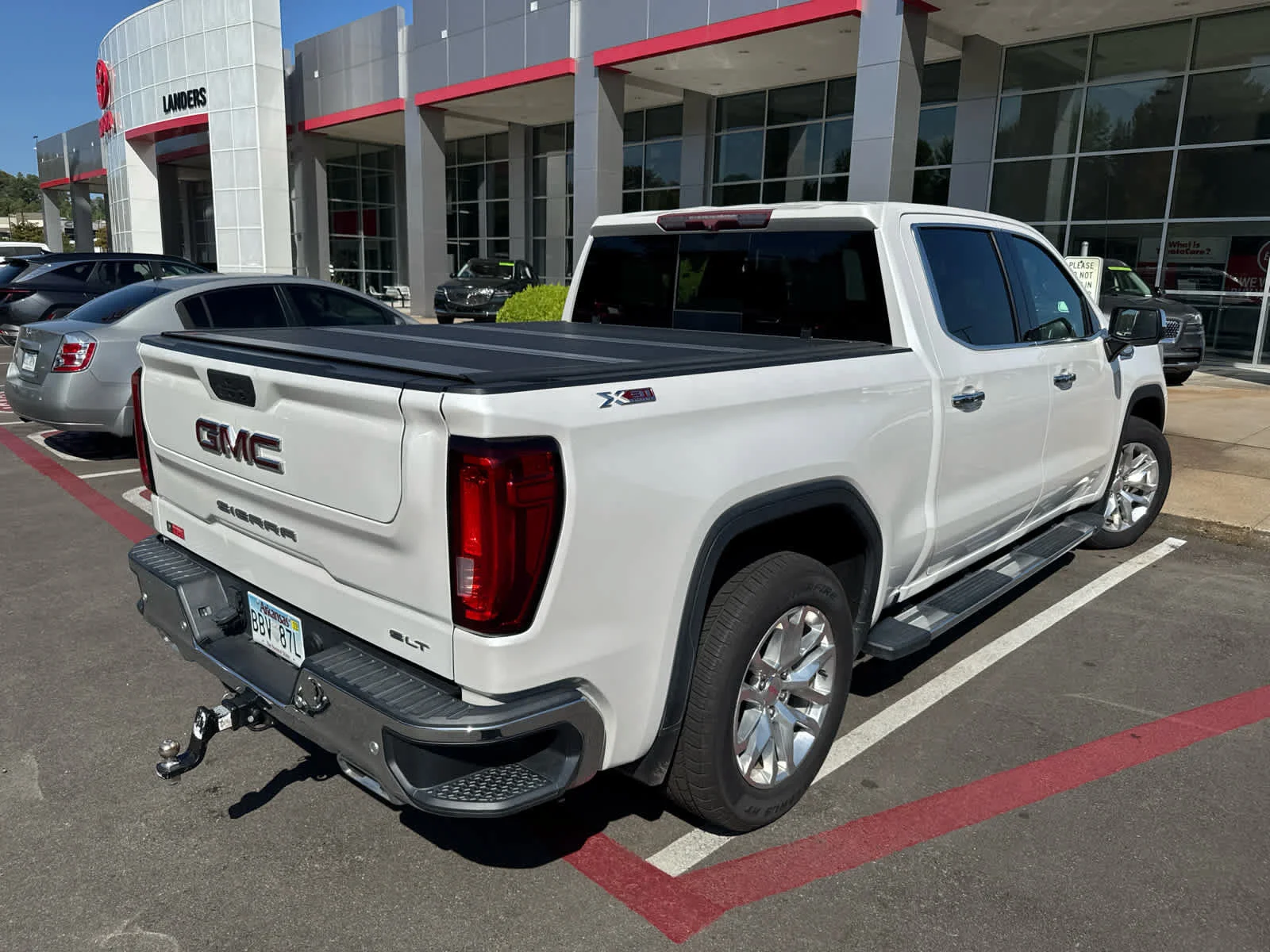Used 2020 White Frost Tricoat GMC SLT image 4