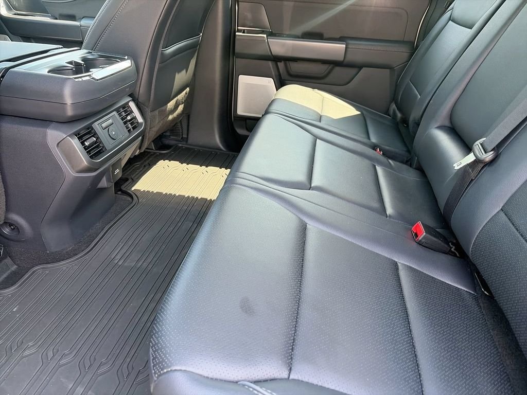 Used 2025 Silver Ford Lariat image 13