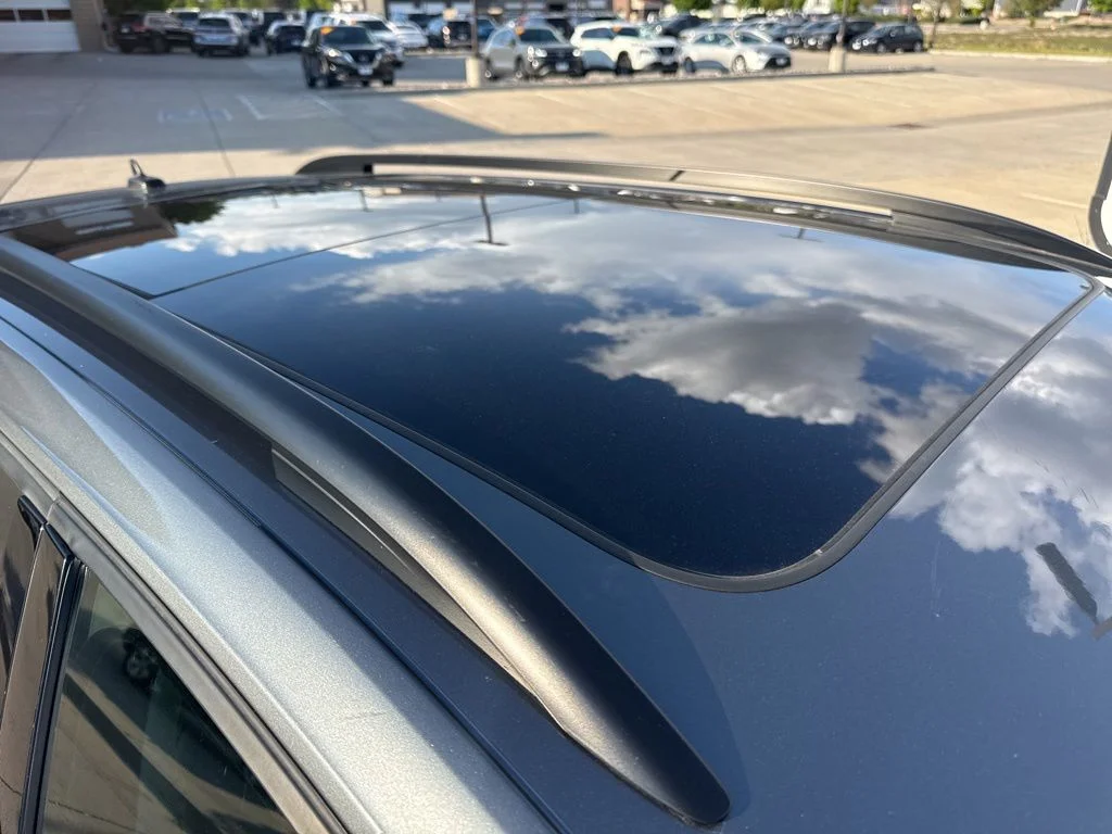 Used 2016 Gray Volkswagen SE image 9