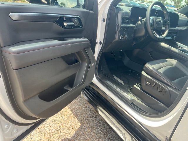 Used 2025 Iridescent Pearl Tricoat Chevrolet RST image 19