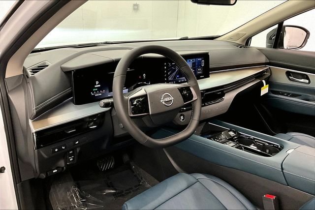 New 2026 Everest White Pearl/Black Nissan Platinum image 7