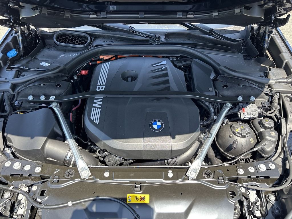 New 2026 Carbon Black Metallic BMW 750e xDrive image 18