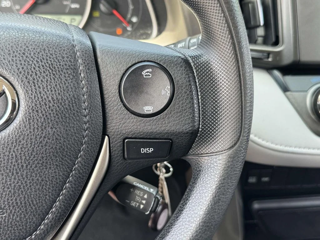 Used 2014 Red Toyota XLE image 23