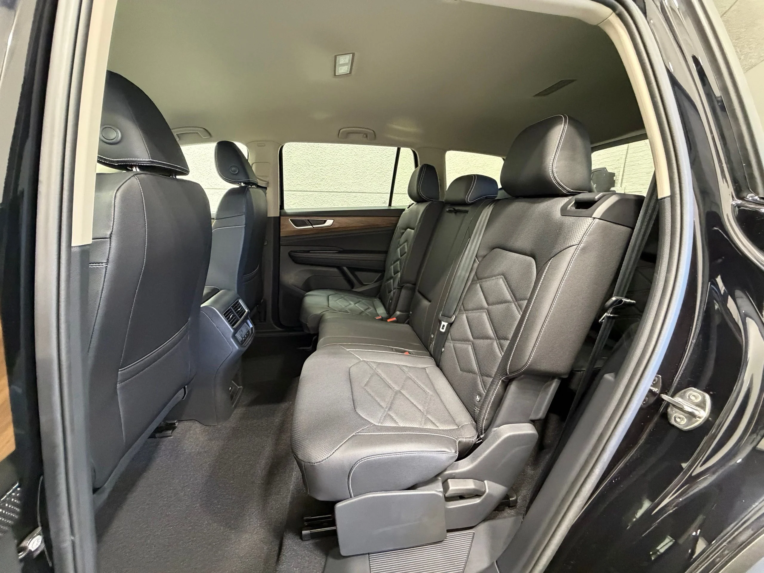 New 2026 Black Volkswagen 2.0T SE image 22