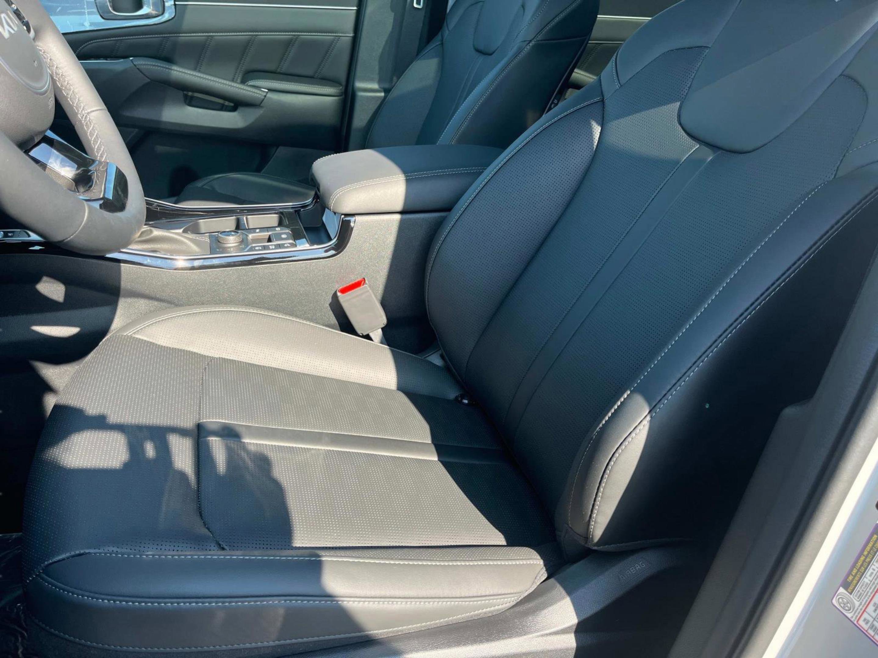 New 2025 Wolf Gray Kia X-Line SX AWD image 27