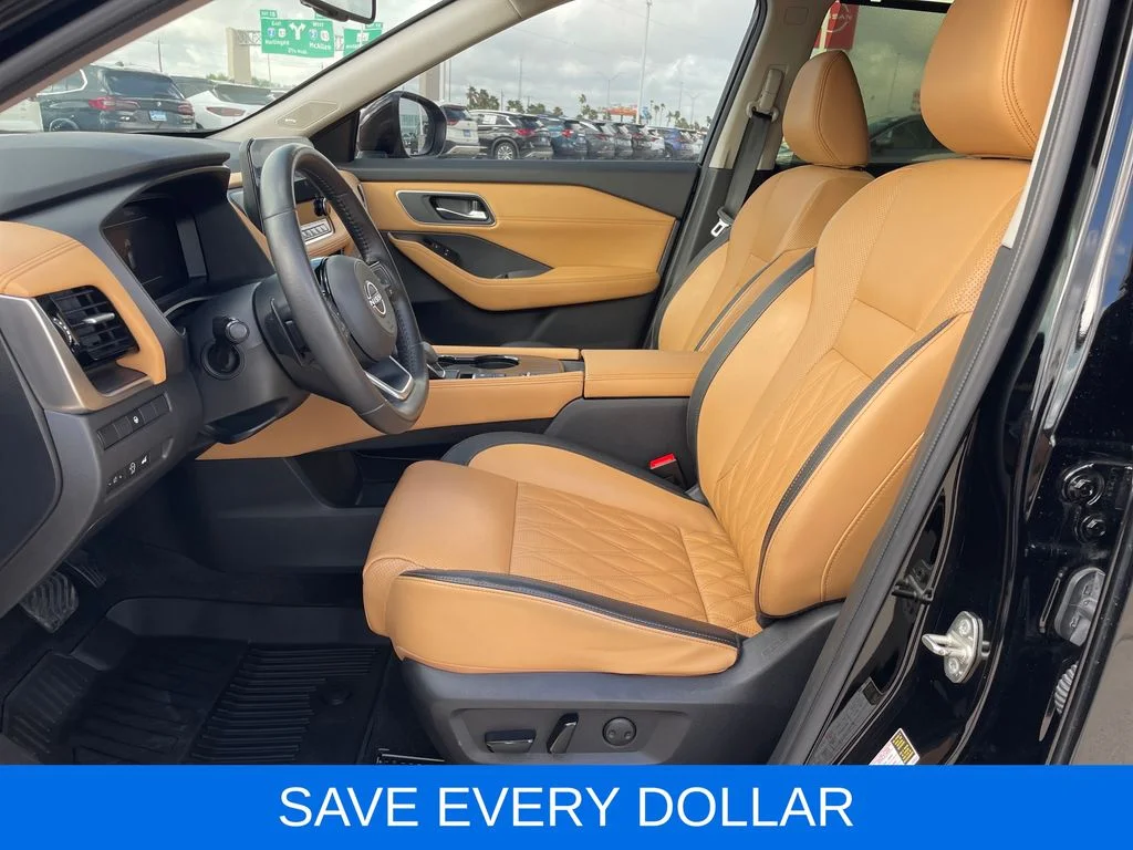 Used 2023 Black Nissan Platinum image 9