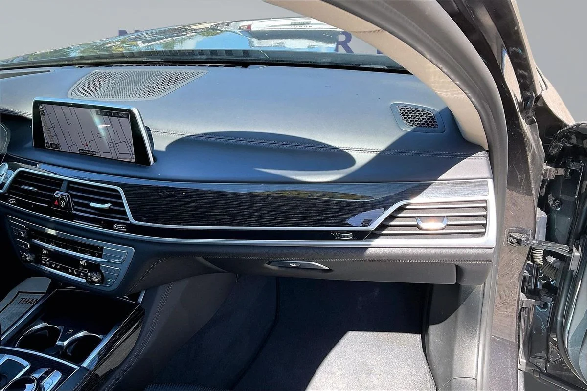 Used 2022  BMW i xDrive image 26