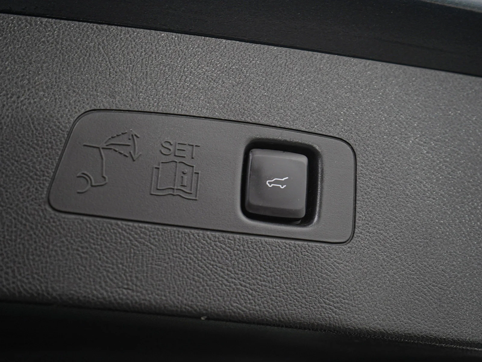 Used 2022 Blue Lincoln Reserve image 13