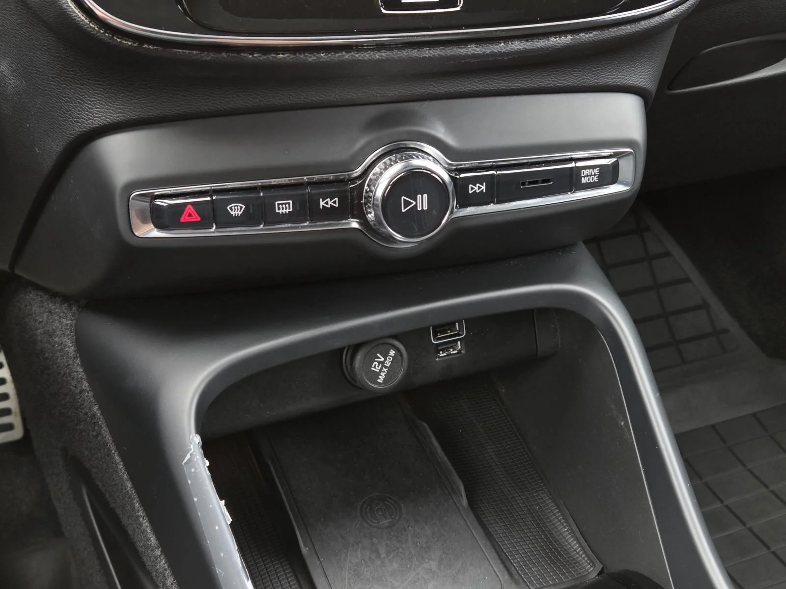 Used 2021 Glacier Silver Metallic Volvo R-Design image 27