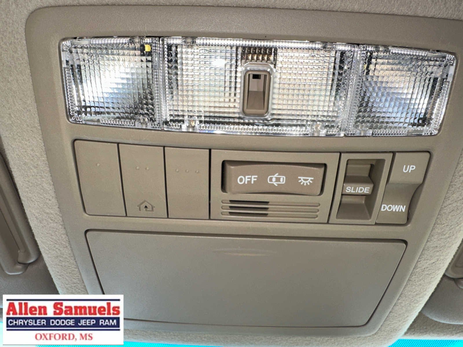 Used 2010 Blizzard Pearl Toyota Limited w/3rd Row image 34