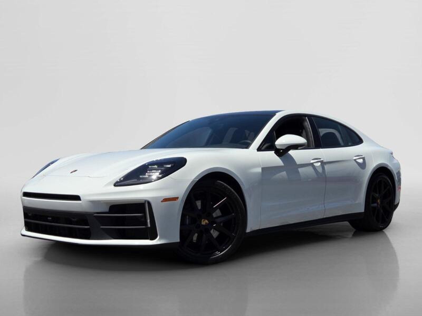 2025 Porsche Panamera 4's photo