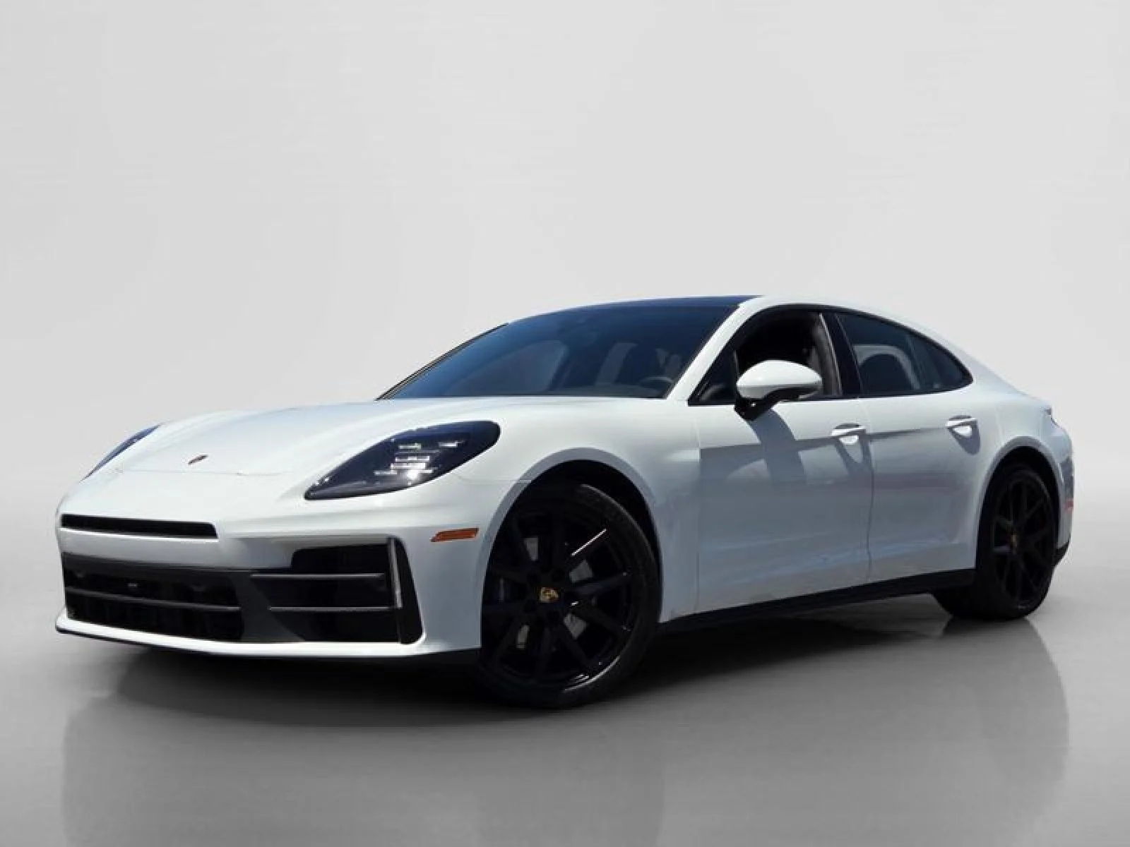 2025 Porsche Panamera 4's photo