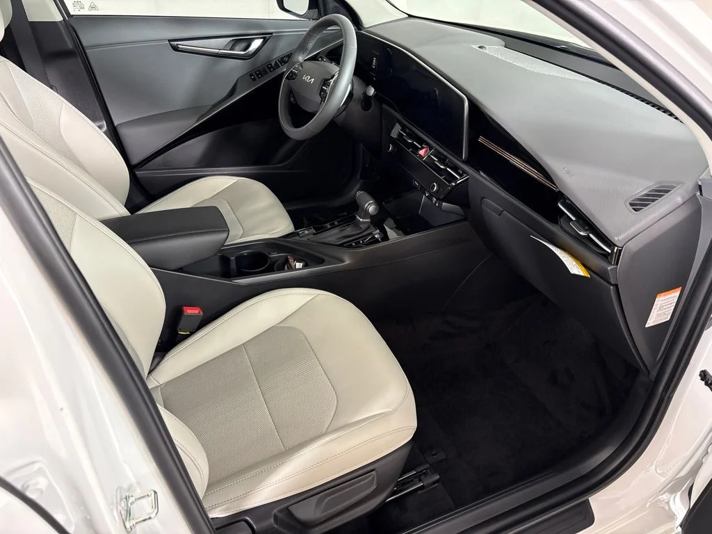 New 2026 Snow White Pearl Kia EX image 16