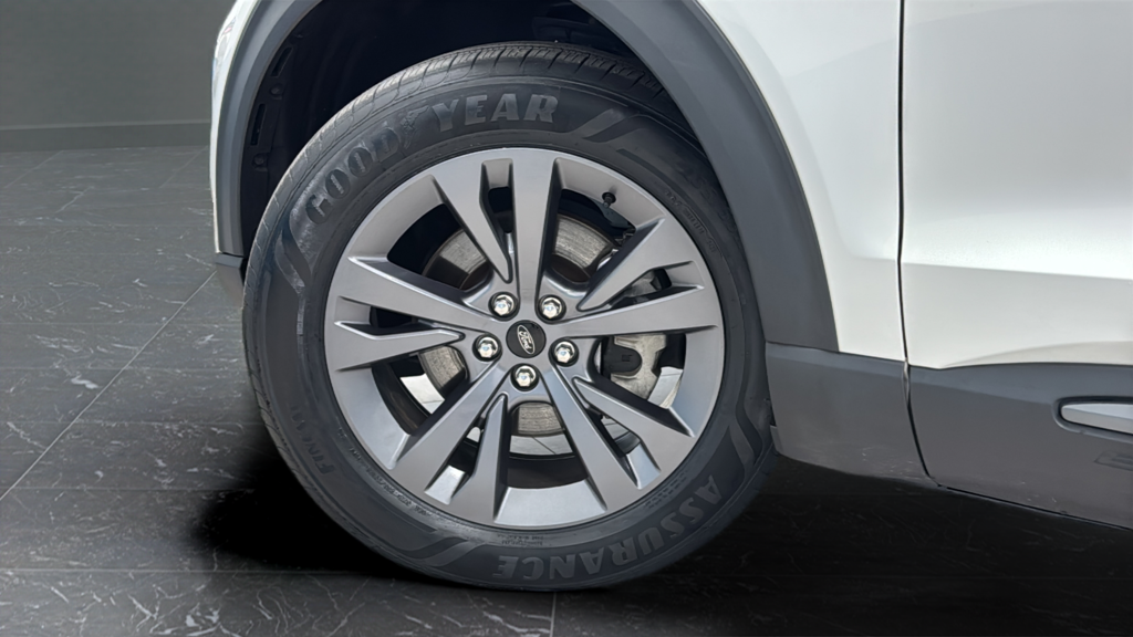 Used 2023 Star White Metallic Tri-Coat Ford XLT image 37