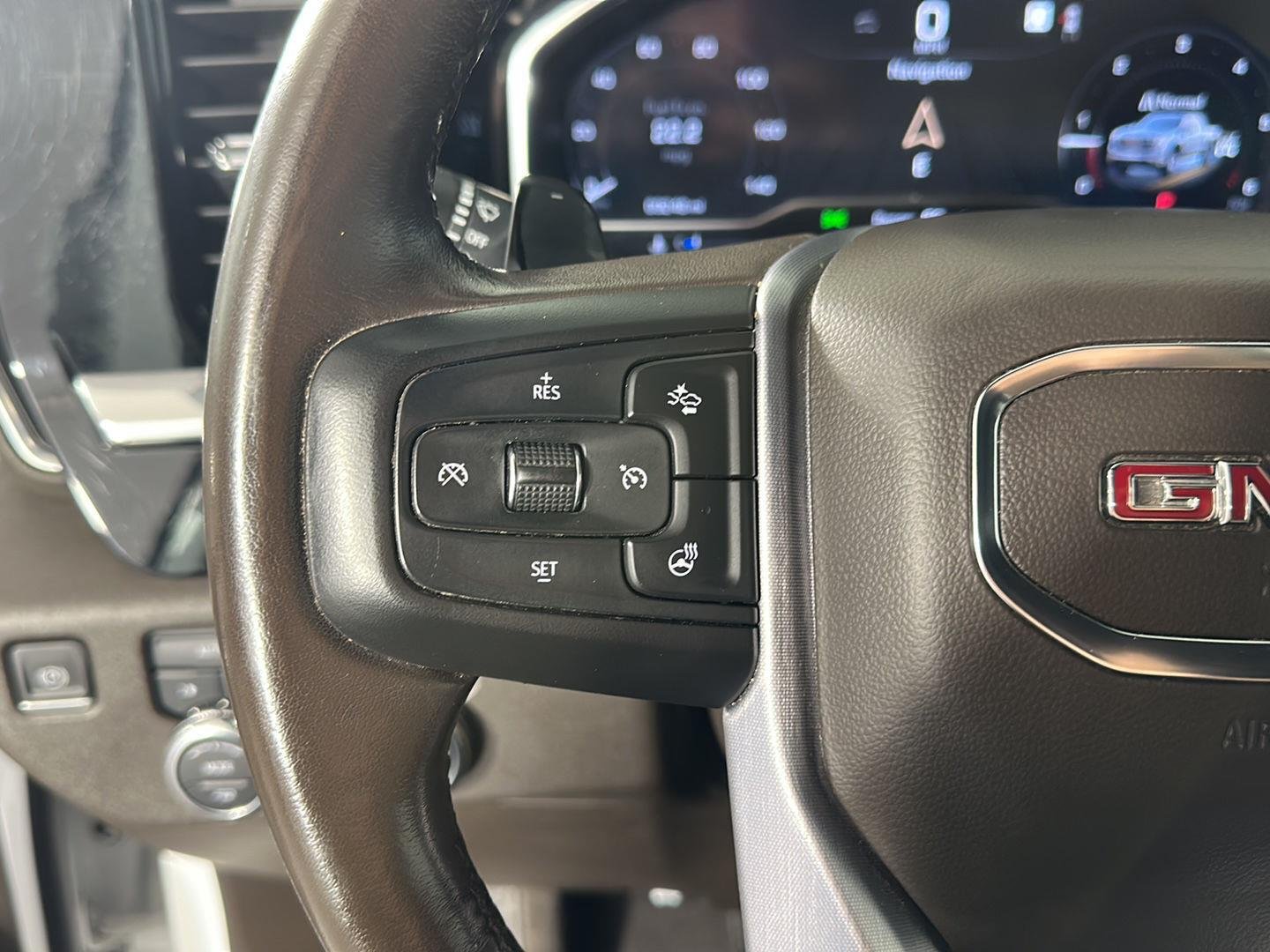 Used 2022 White Frost Tricoat GMC SLT image 17