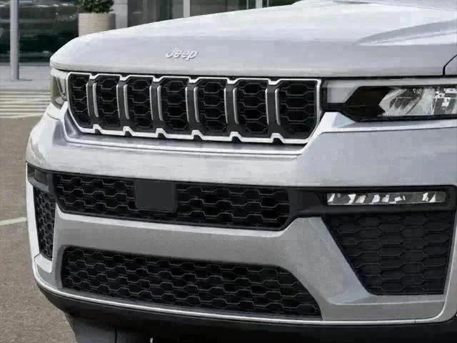 New 2026 Silver Zynith Exterior Paint Jeep Limited image 98