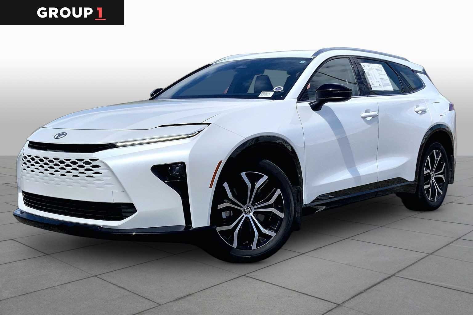 Used 2025 Oxygen White Toyota XLE image 1