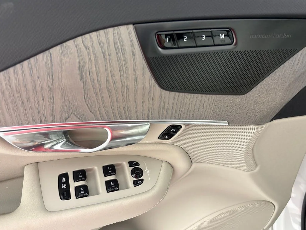 Certified Used 2025 Crystal White Volvo Plus image 27