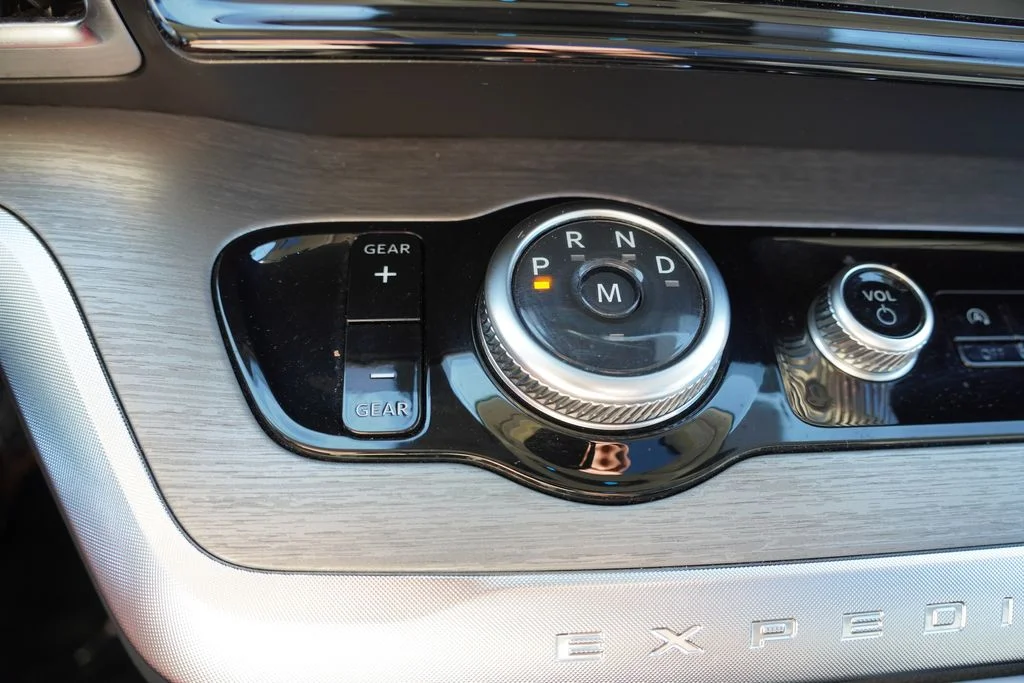 Used 2025 Silver Ford Platinum image 36