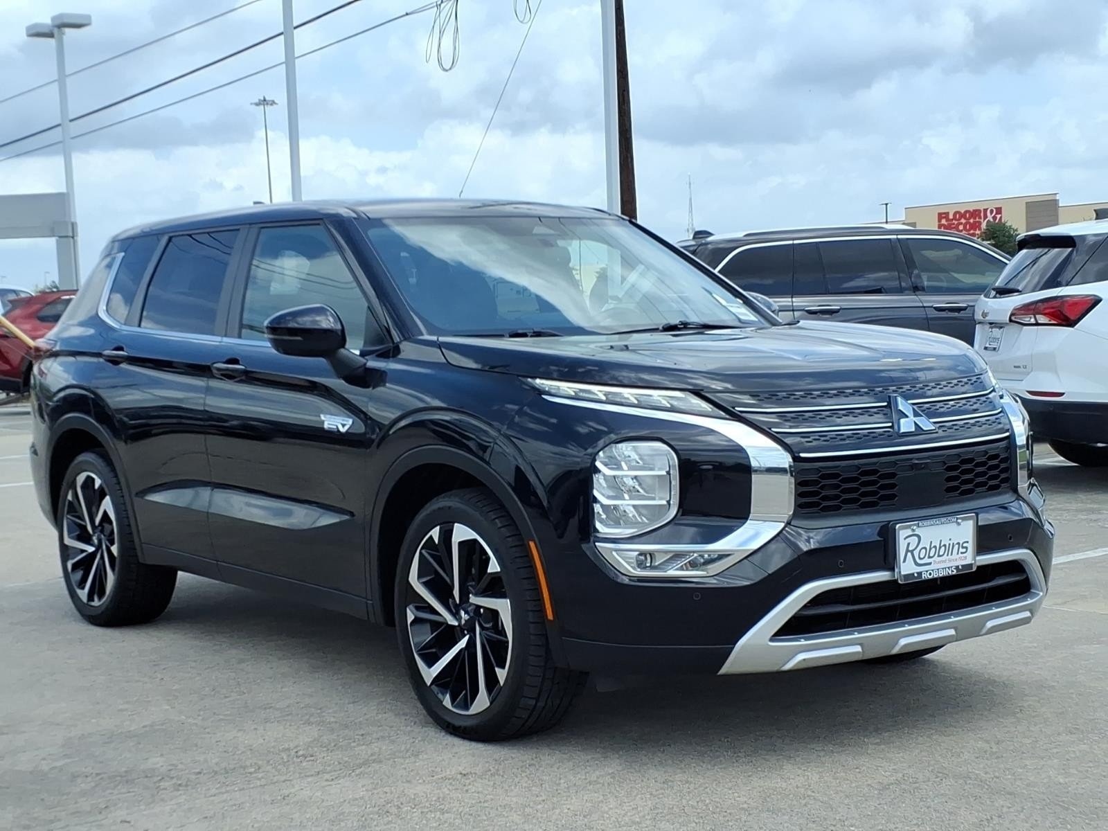 2024 Mitsubishi Outlander Plug-In Hybrid SE - 2