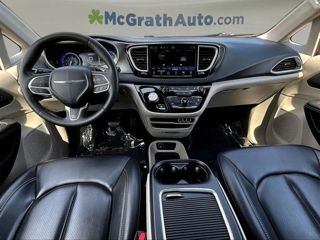 Used 2023 Red Chrysler Touring L image 10