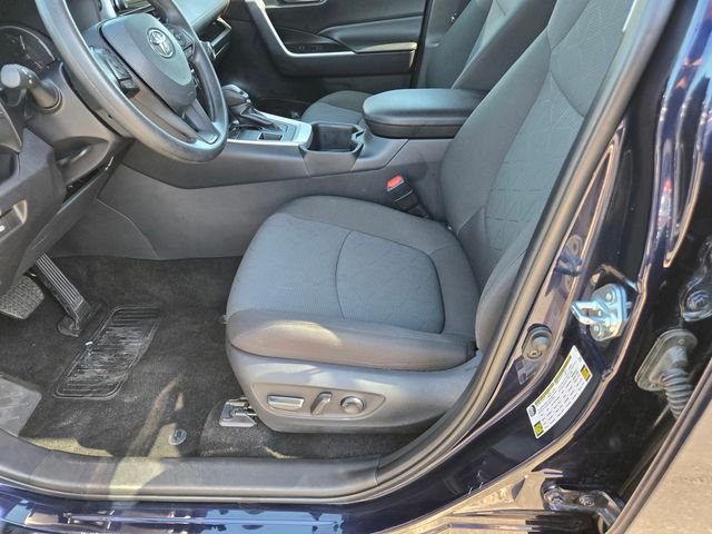 Used 2025  Toyota XLE image 18