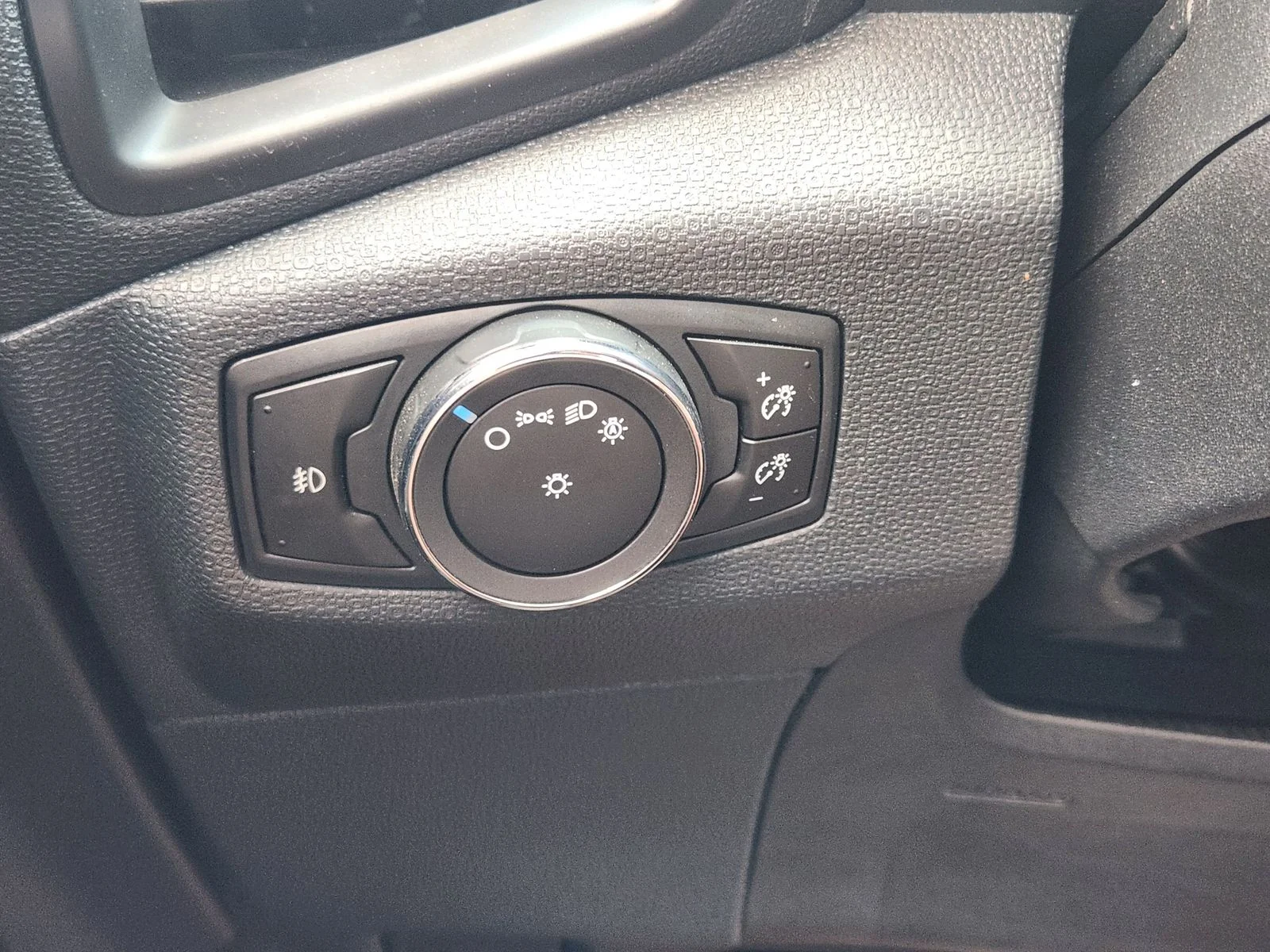Used 2020 Black Ford SE image 21