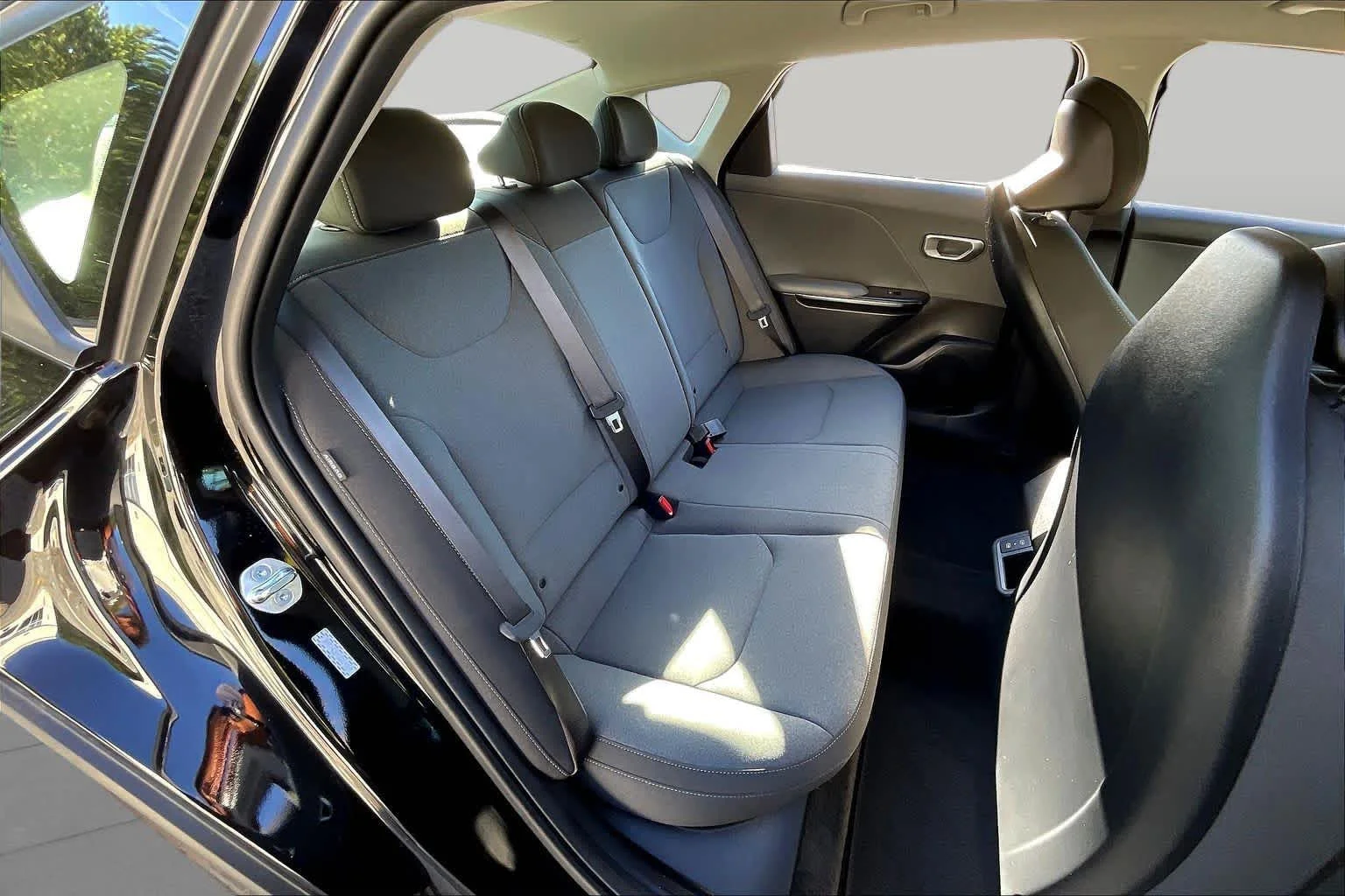 Used 2025 Aurora Black Pearl Kia LXS image 20