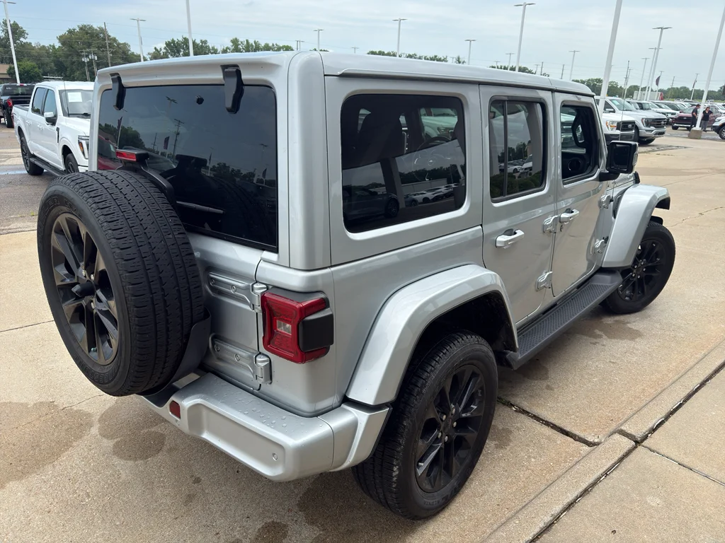 Used 2023 Silver Zynith Jeep High Altitude image 10