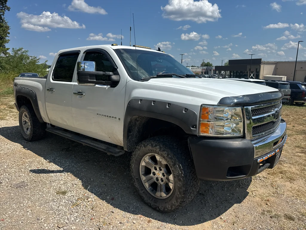 Used 2009 Summit White Chevrolet LT image 1