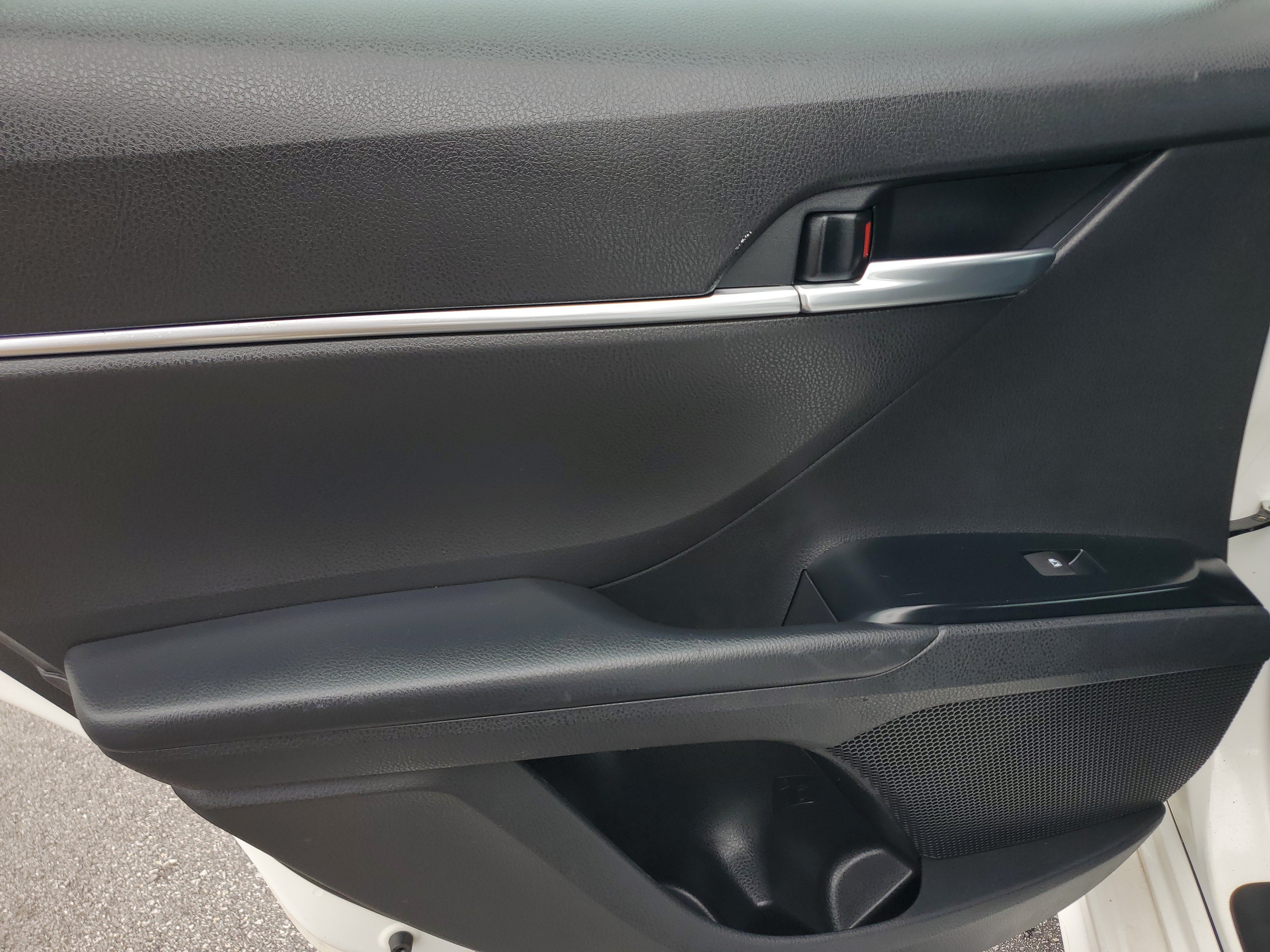 Used 2020 White Toyota SE image 10