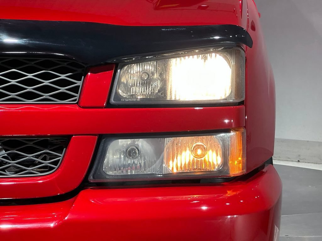 Used 2004 Victory Red Chevrolet NA image 23