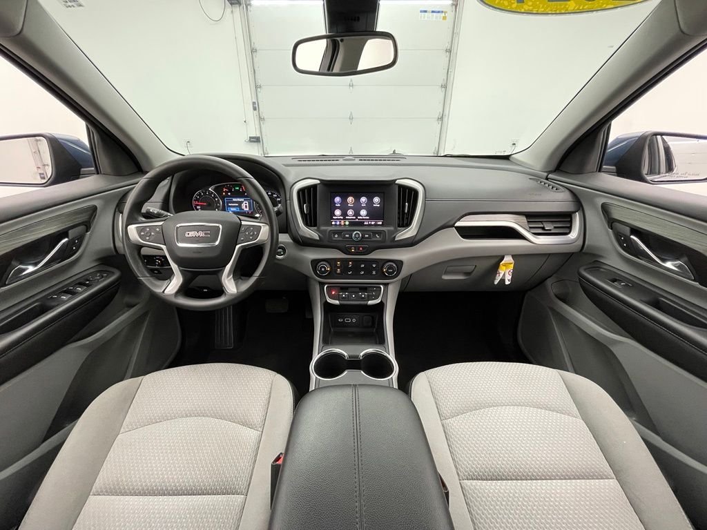 Used 2024 Downpour Metallic GMC SLE image 3