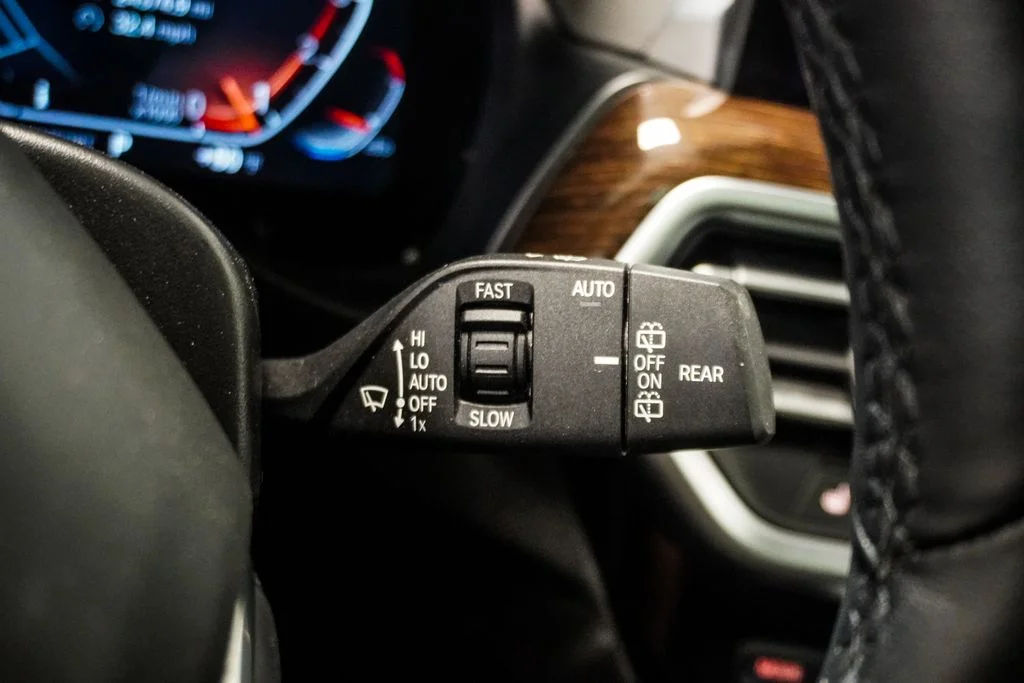 Used 2022 Black BMW sDrive30i image 20