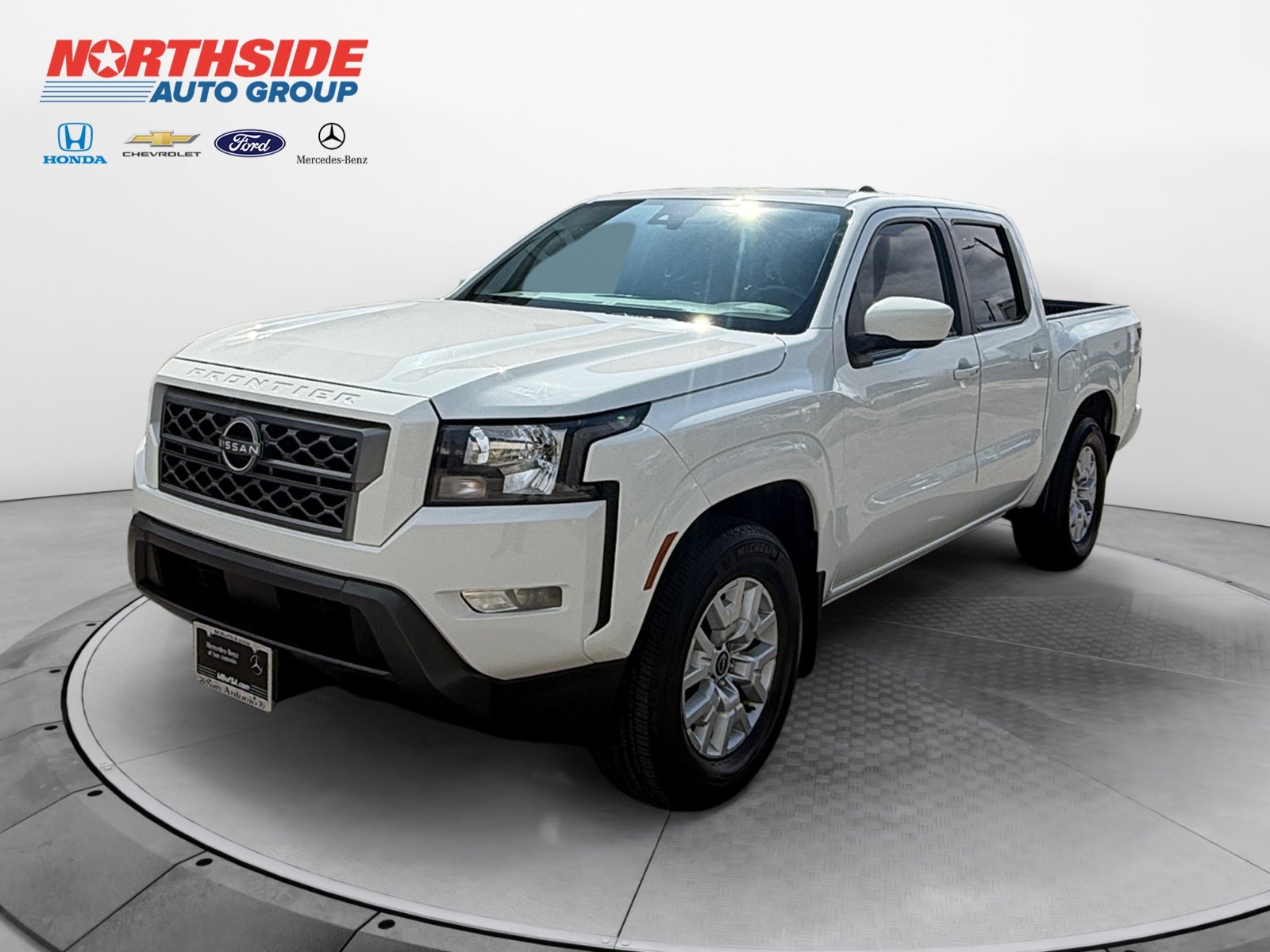 Used 2023 Glacier White Nissan SV image 3