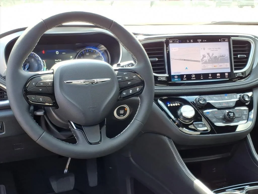 2026 Chrysler Pacifica Limited - Photo 9