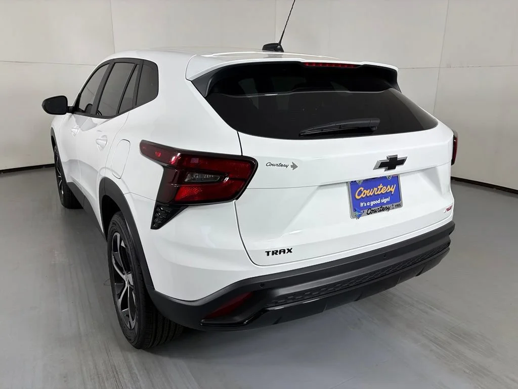 New 2026 Summit White Chevrolet 1RS image 7