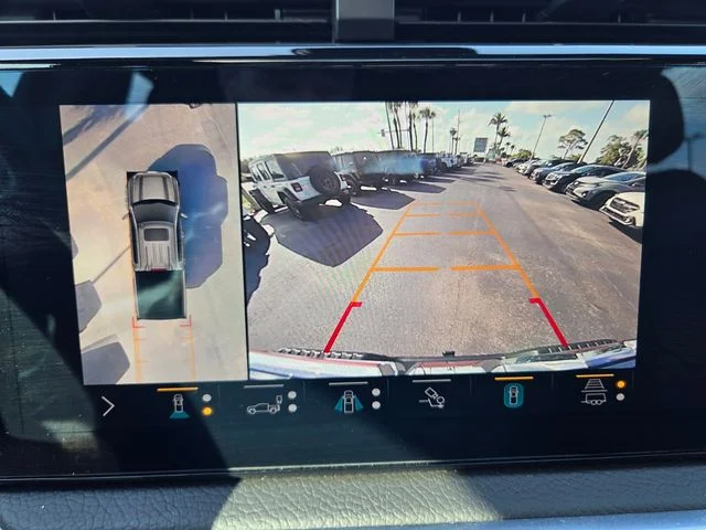 Used 2022 Silver GMC Denali image 24