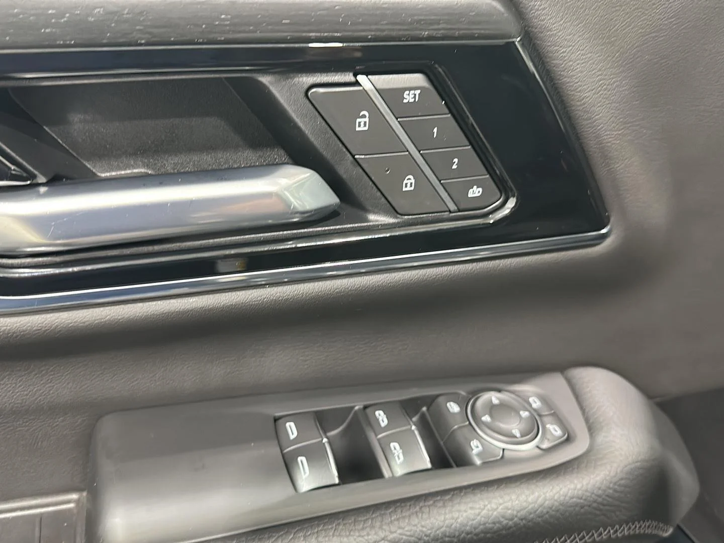 Used 2025 Onyx Black GMC Denali image 18