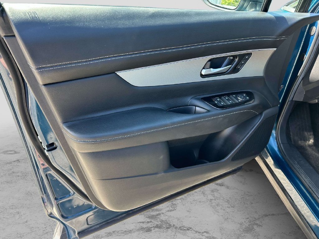 Used 2025 Blue Nissan SL image 17