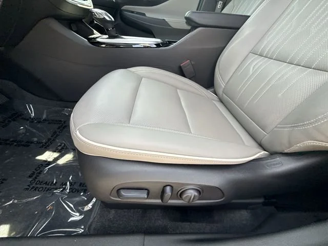 Used 2025 White Frost Tricoat Buick Avenir image 12