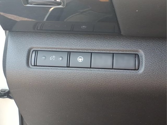 Used 2024  Nissan SV image 13